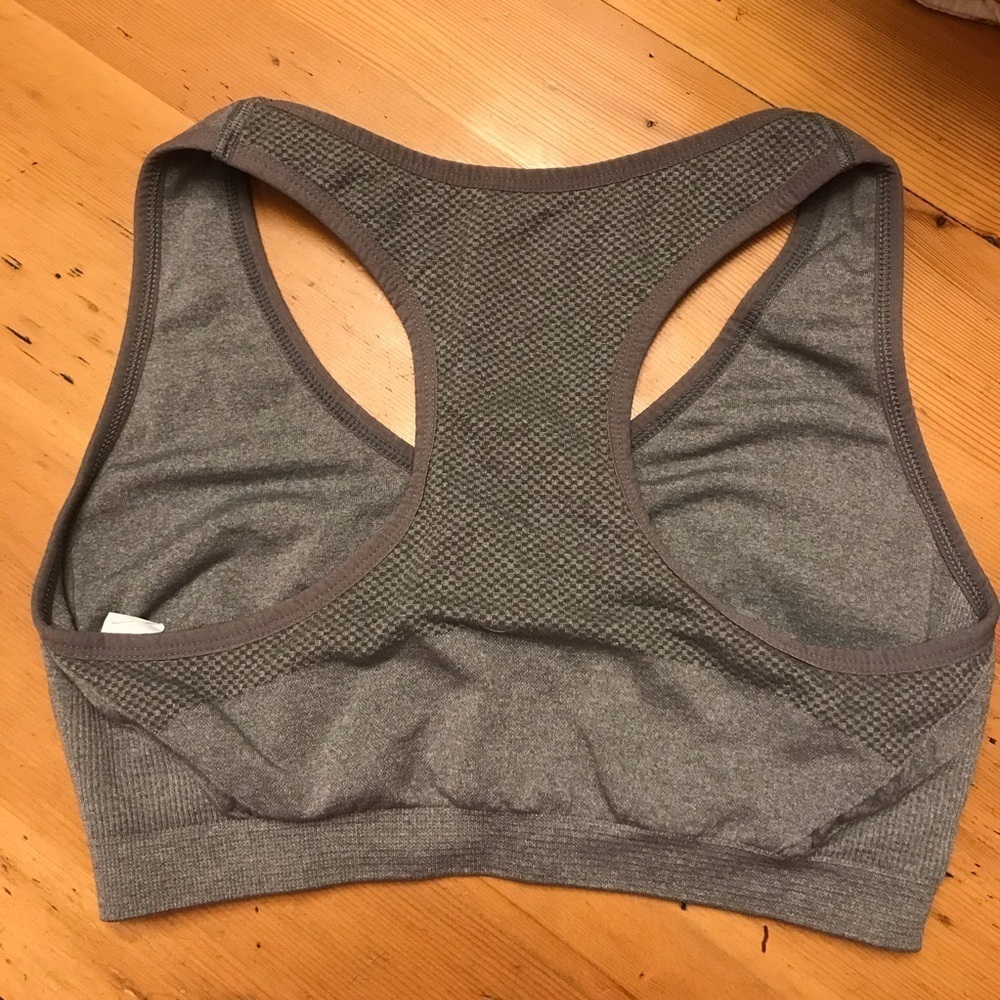 🏃‍♀️FILA Sports Bra - Picture 4 of 5